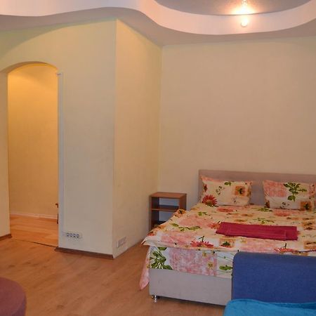 Apartment On Peremogy Square Kiev Eksteriør billede